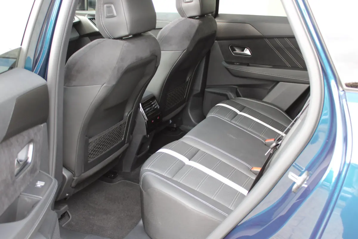 1.6 Turbo Plug-in-Hybrid Ultimate / Navigatie / 360 Camera / LEDER / Panoramadak / Parkeersensoren / Keyless / Stuur -en Stoelverwarmd / 20" LMV
