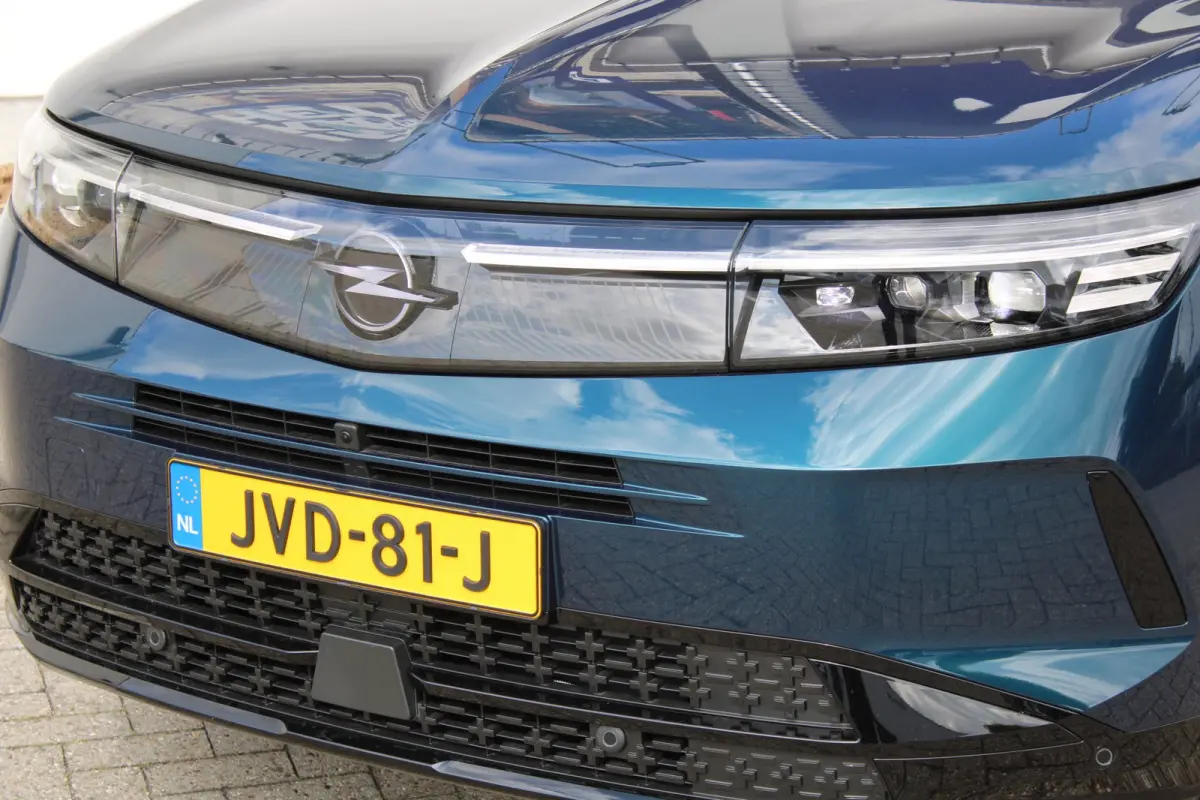1.6 Turbo Plug-in-Hybrid Ultimate / Navigatie / 360 Camera / LEDER / Panoramadak / Parkeersensoren / Keyless / Stuur -en Stoelverwarmd / 20" LMV