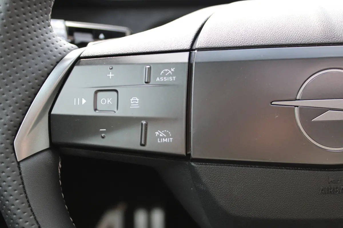 1.6 Turbo Plug-in-Hybrid Ultimate / Navigatie / 360 Camera / LEDER / Panoramadak / Parkeersensoren / Keyless / Stuur -en Stoelverwarmd / 20" LMV