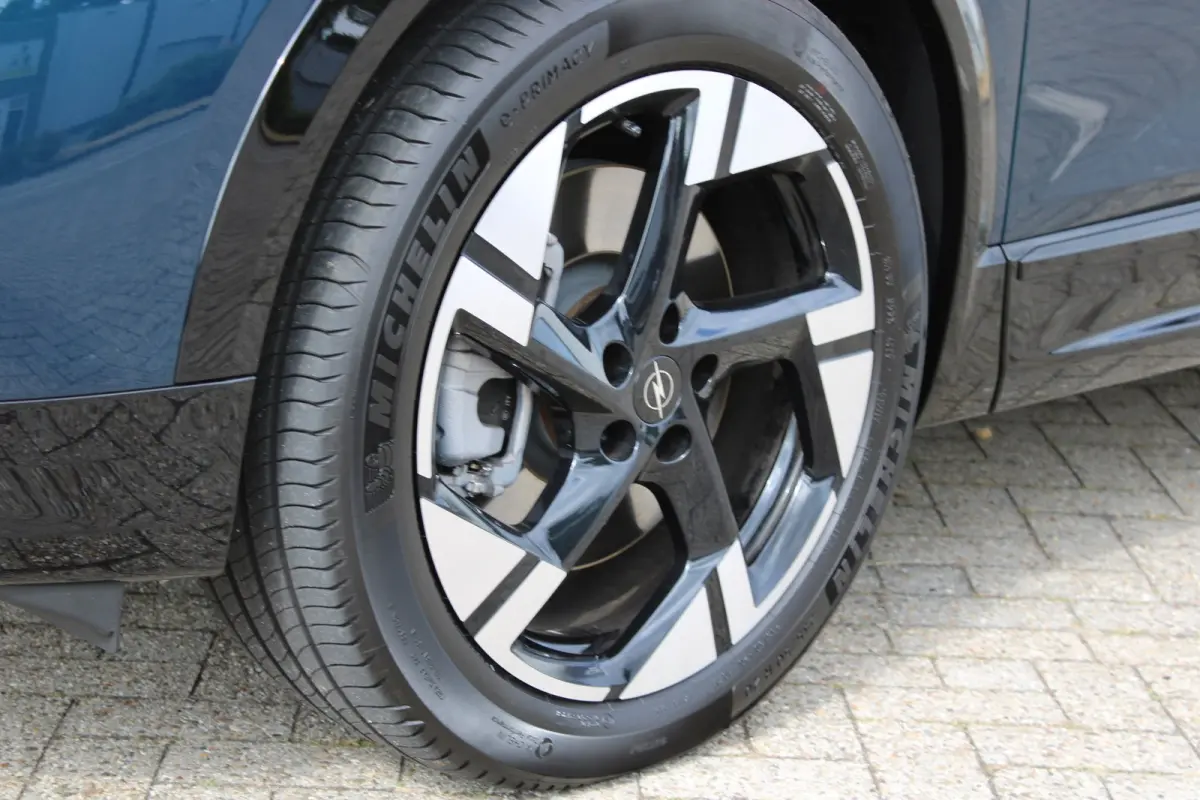 1.6 Turbo Plug-in-Hybrid Ultimate / Navigatie / 360 Camera / LEDER / Panoramadak / Parkeersensoren / Keyless / Stuur -en Stoelverwarmd / 20" LMV