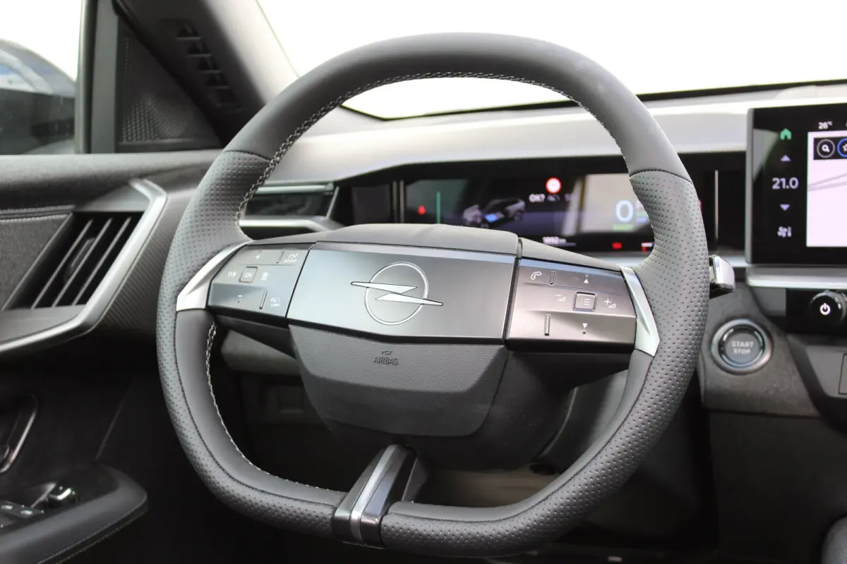 1.6 Turbo Plug-in-Hybrid Ultimate / Navigatie / 360 Camera / LEDER / Panoramadak / Parkeersensoren / Keyless / Stuur -en Stoelverwarmd / 20" LMV