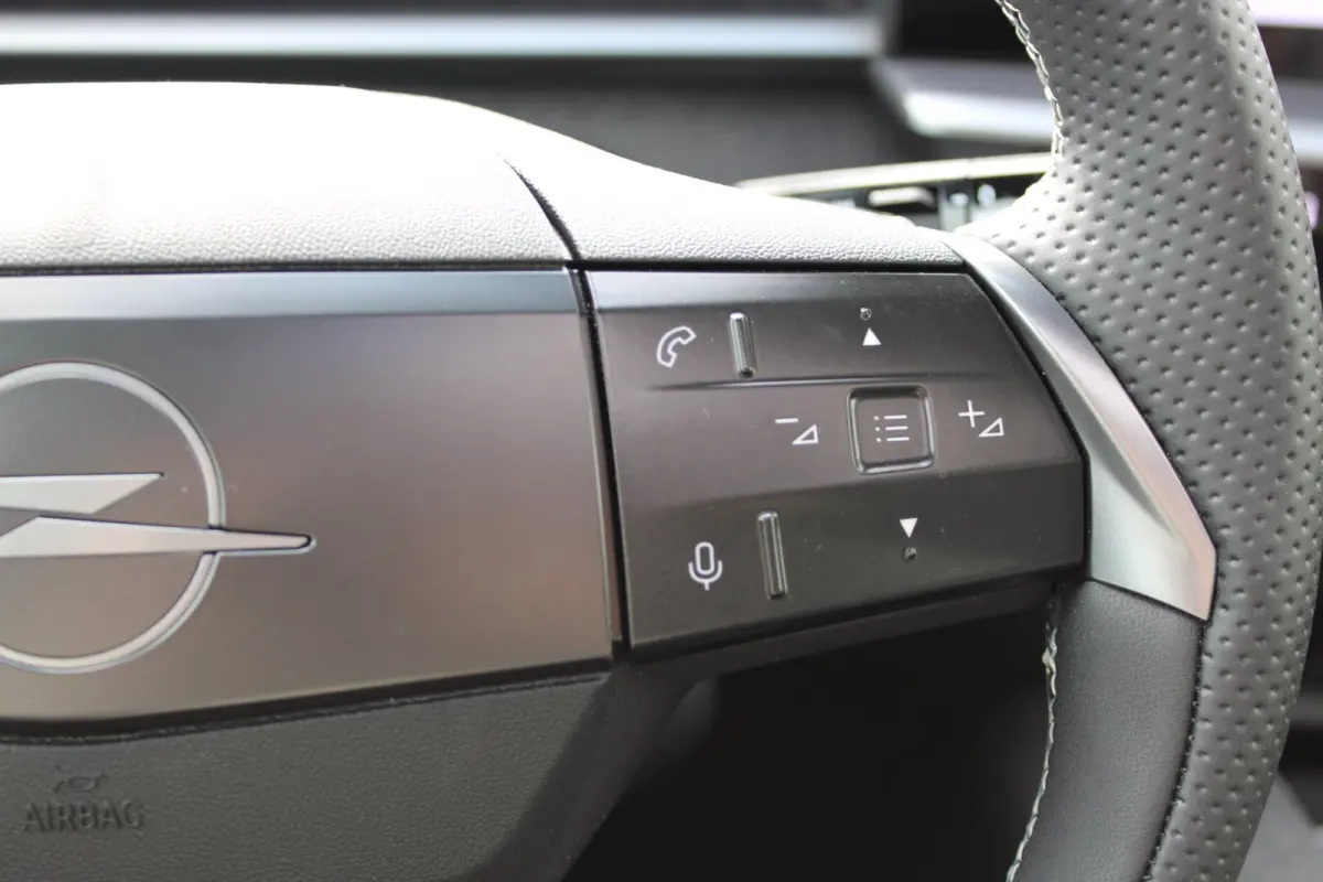 1.6 Turbo Plug-in-Hybrid Ultimate / Navigatie / 360 Camera / LEDER / Panoramadak / Parkeersensoren / Keyless / Stuur -en Stoelverwarmd / 20" LMV