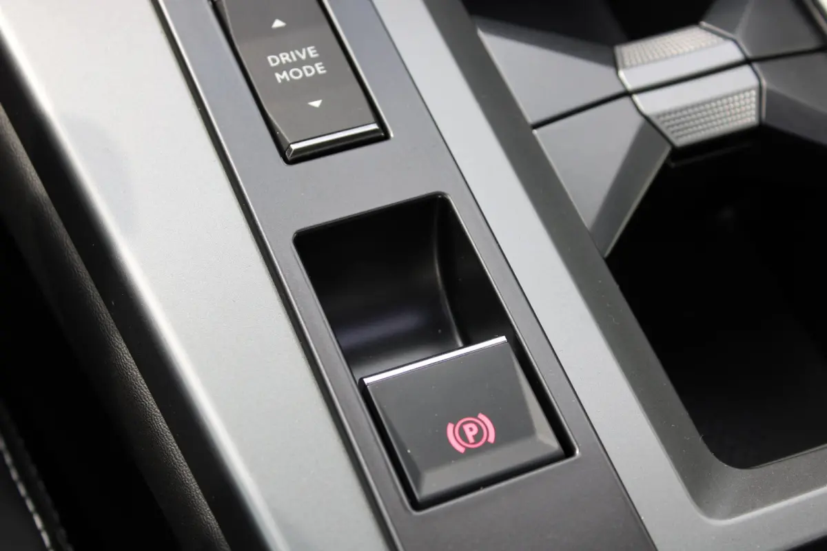 1.6 Turbo Plug-in-Hybrid Ultimate / Navigatie / 360 Camera / LEDER / Panoramadak / Parkeersensoren / Keyless / Stuur -en Stoelverwarmd / 20" LMV