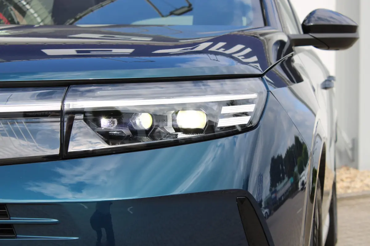 1.6 Turbo Plug-in-Hybrid Ultimate / Navigatie / 360 Camera / LEDER / Panoramadak / Parkeersensoren / Keyless / Stuur -en Stoelverwarmd / 20" LMV