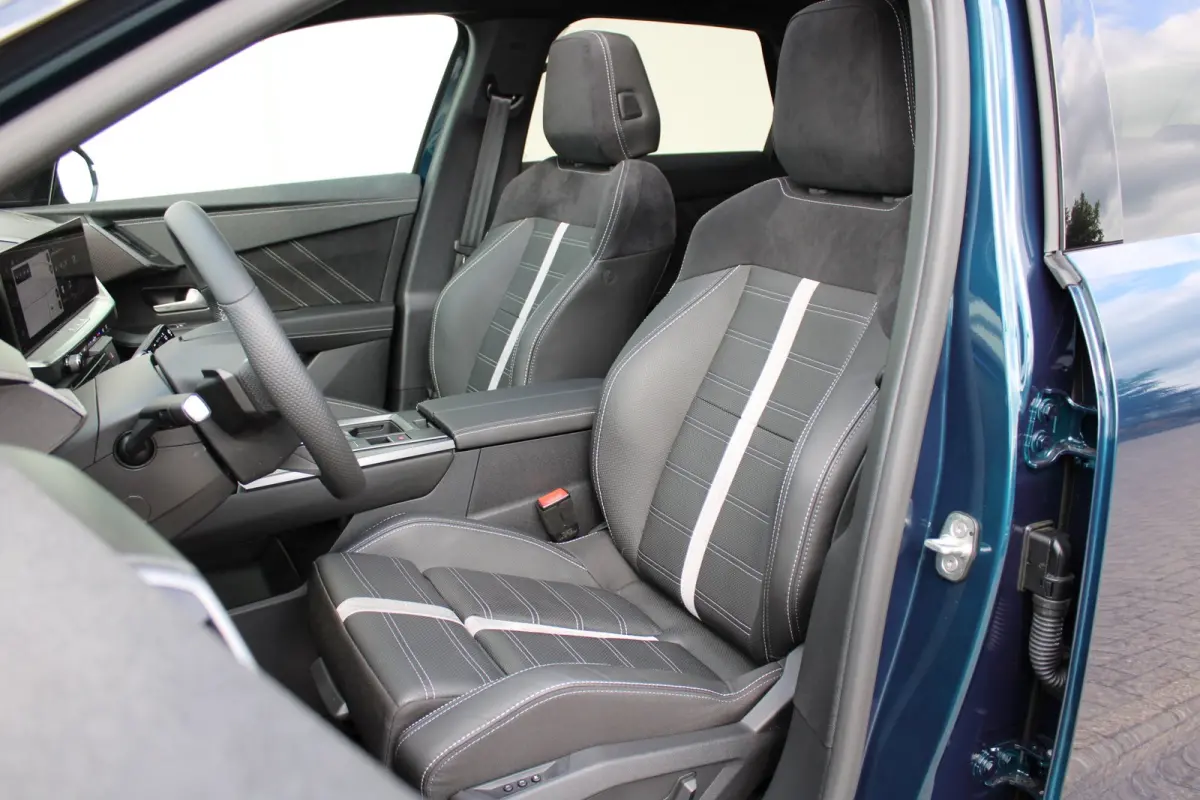 1.6 Turbo Plug-in-Hybrid Ultimate / Navigatie / 360 Camera / LEDER / Panoramadak / Parkeersensoren / Keyless / Stuur -en Stoelverwarmd / 20" LMV