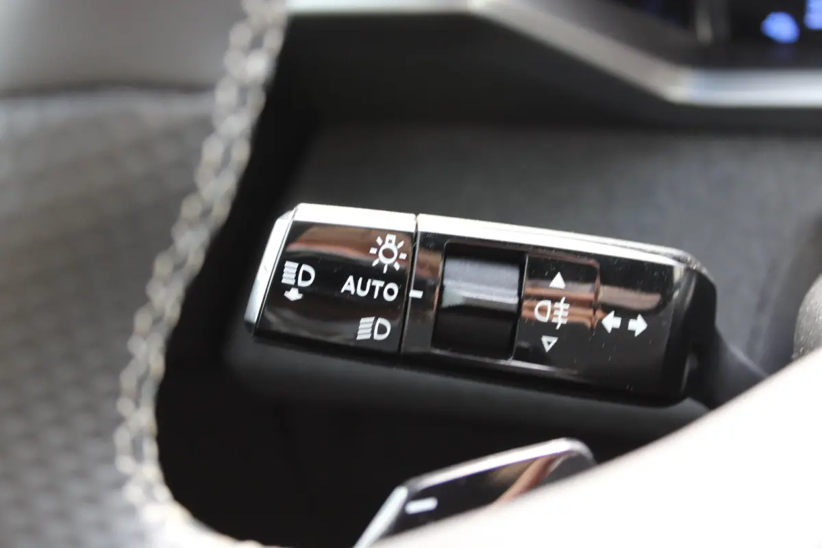 1.6 Turbo Plug-in-Hybrid Ultimate / Navigatie / 360 Camera / LEDER / Panoramadak / Parkeersensoren / Keyless / Stuur -en Stoelverwarmd / 20" LMV