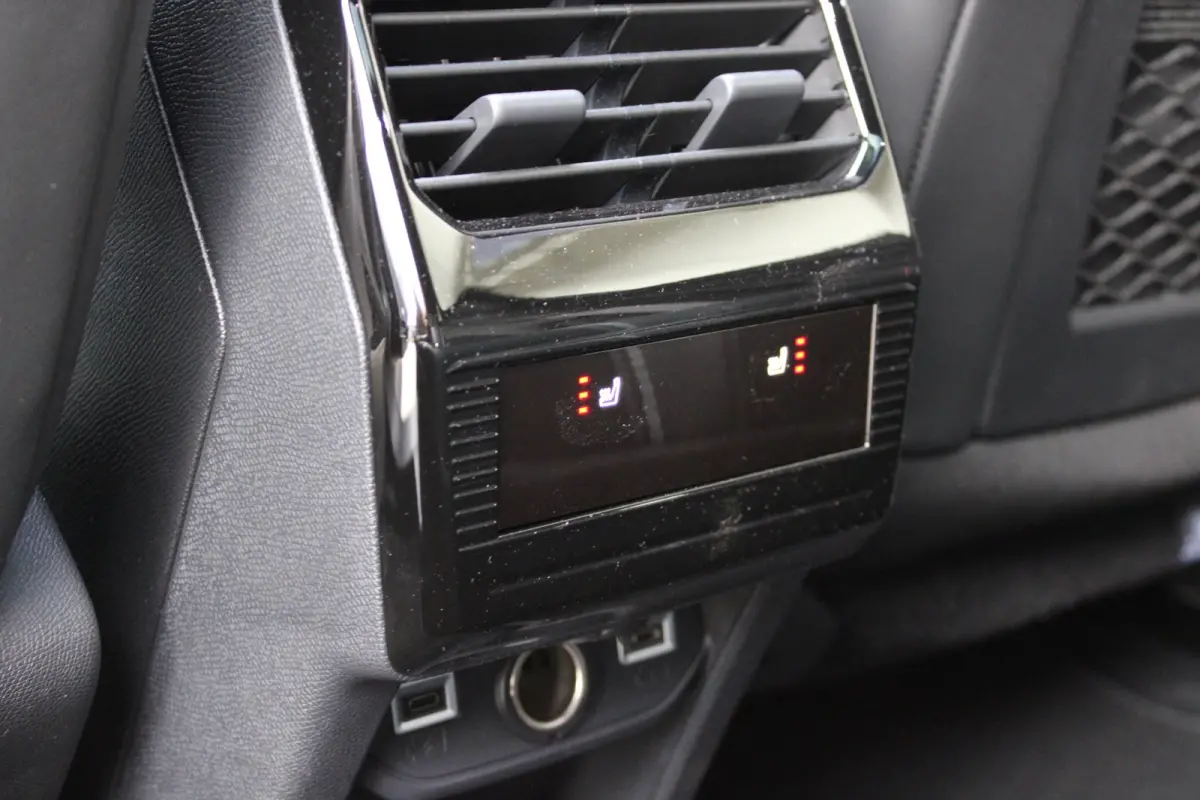 1.6 Turbo Plug-in-Hybrid Ultimate / Navigatie / 360 Camera / LEDER / Panoramadak / Parkeersensoren / Keyless / Stuur -en Stoelverwarmd / 20" LMV