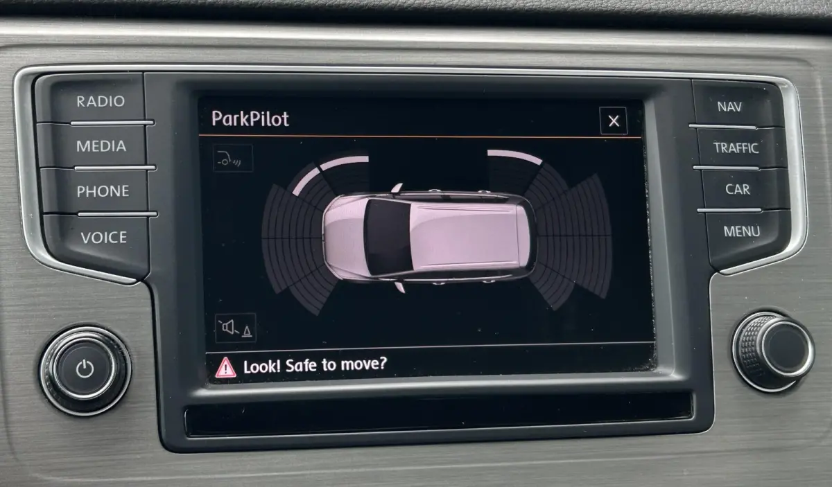 1.4 TSI Business Edition 150PK | UNIEK! | DEALERONDERHOUDEN! | Achteruitrijcamera | Navigatie | Parkeersensoren Voor en Achter | Climate Control | Cruise Control | 2 Sleutels | Lichtmetalen 