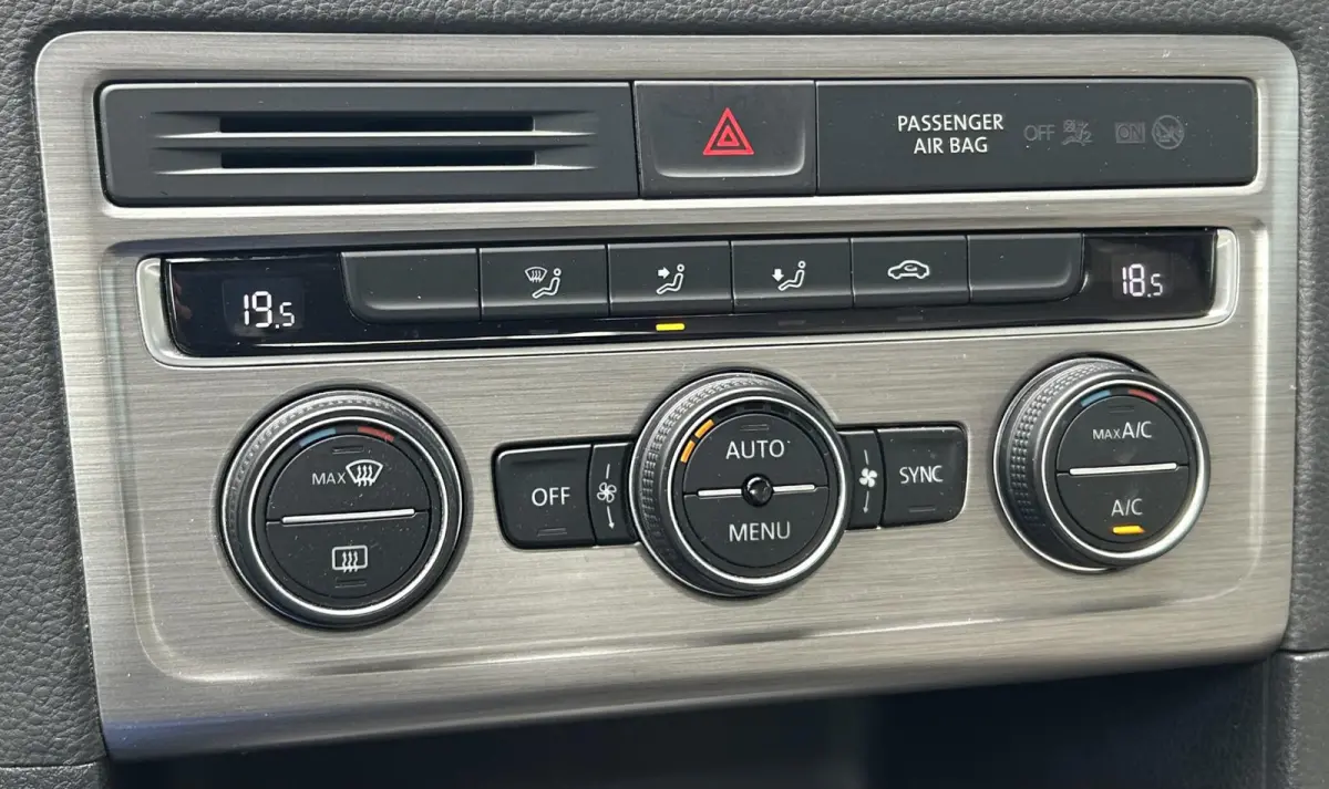 1.4 TSI Business Edition 150PK | UNIEK! | DEALERONDERHOUDEN! | Achteruitrijcamera | Navigatie | Parkeersensoren Voor en Achter | Climate Control | Cruise Control | 2 Sleutels | Lichtmetalen 