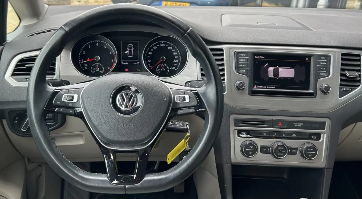 1.4 TSI Business Edition 150PK | UNIEK! | DEALERONDERHOUDEN! | Achteruitrijcamera | Navigatie | Parkeersensoren Voor en Achter | Climate Control | Cruise Control | 2 Sleutels | Lichtmetalen 