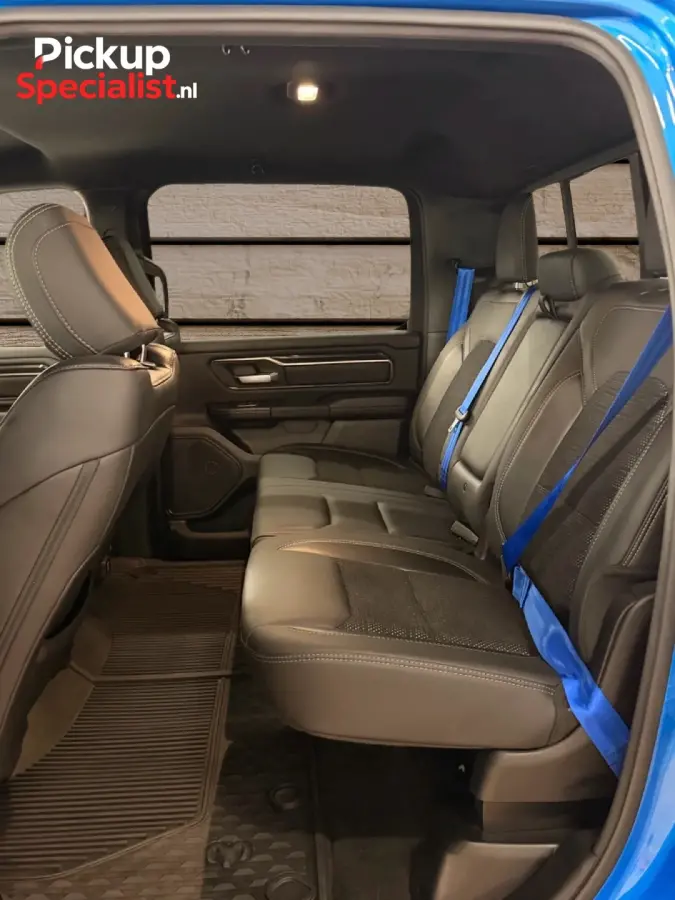 1500 5.7 V8 4x4 Crew Cab Big Horn , VERHOOGD , WIDE BODY , STUUR CARBON, OPEN UITLAAT