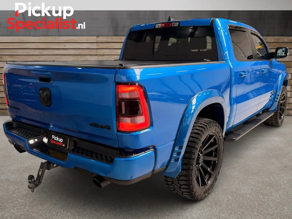 1500 5.7 V8 4x4 Crew Cab Big Horn , VERHOOGD , WIDE BODY , STUUR CARBON, OPEN UITLAAT