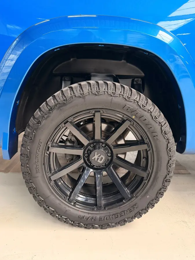 1500 5.7 V8 4x4 Crew Cab Big Horn , VERHOOGD , WIDE BODY , STUUR CARBON, OPEN UITLAAT