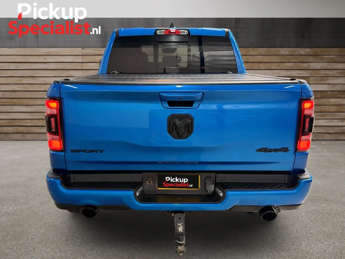 1500 5.7 V8 4x4 Crew Cab Big Horn , VERHOOGD , WIDE BODY , STUUR CARBON, OPEN UITLAAT