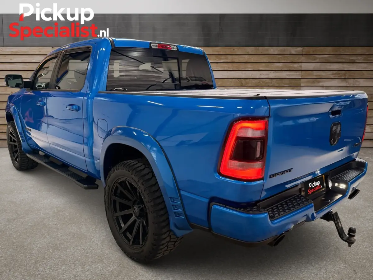 1500 5.7 V8 4x4 Crew Cab Big Horn , VERHOOGD , WIDE BODY , STUUR CARBON, OPEN UITLAAT