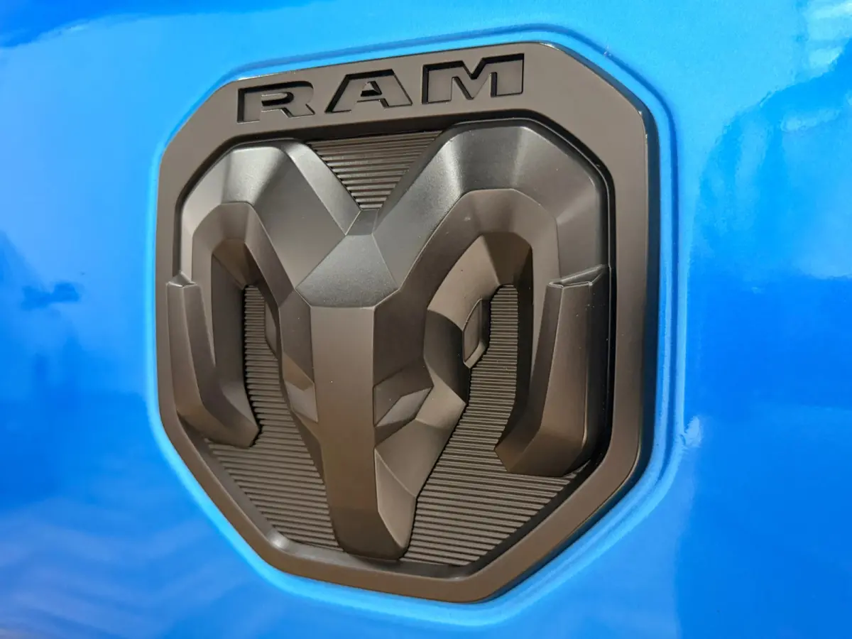 1500 5.7 V8 4x4 Crew Cab Big Horn , VERHOOGD , WIDE BODY , STUUR CARBON, OPEN UITLAAT