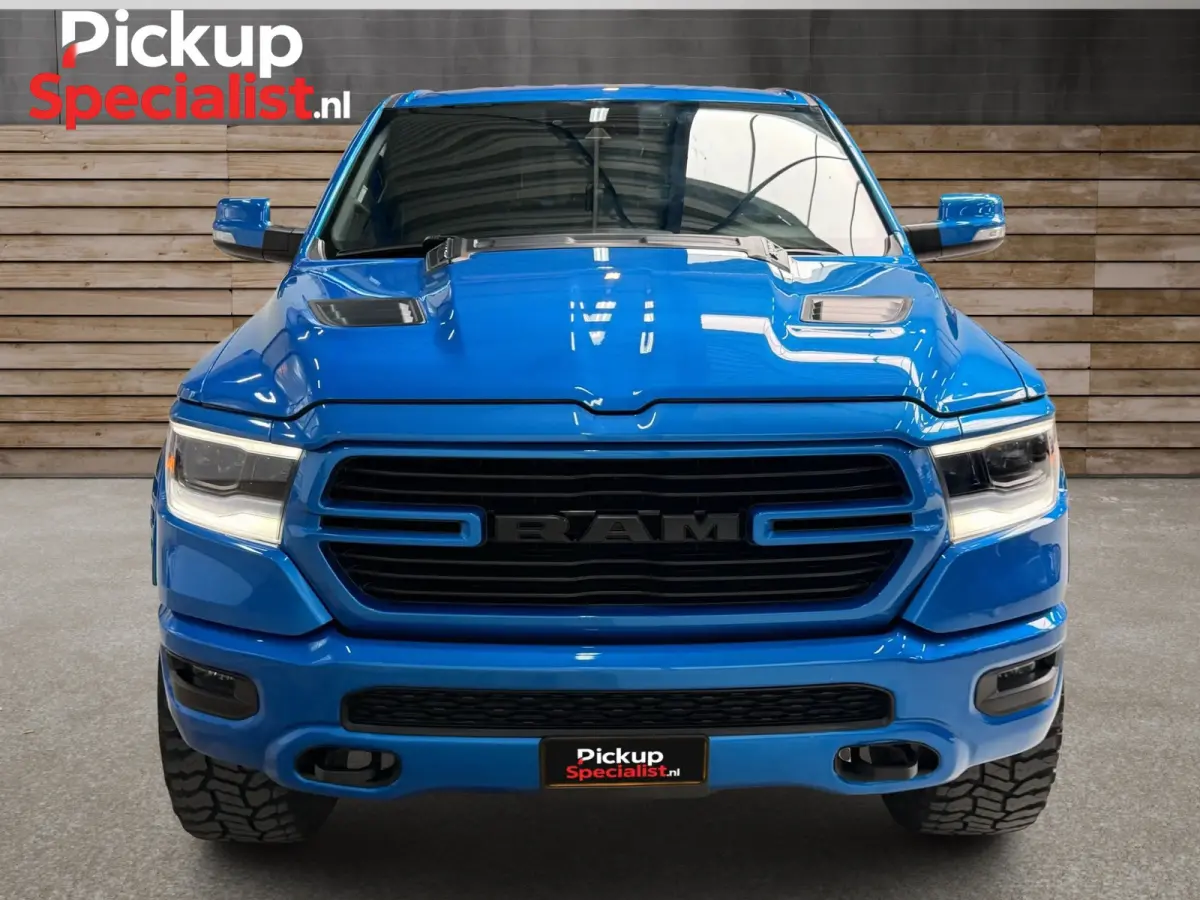 1500 5.7 V8 4x4 Crew Cab Big Horn , VERHOOGD , WIDE BODY , STUUR CARBON, OPEN UITLAAT