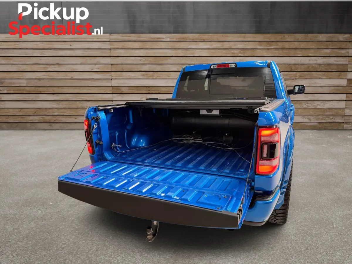1500 5.7 V8 4x4 Crew Cab Big Horn , VERHOOGD , WIDE BODY , STUUR CARBON, OPEN UITLAAT