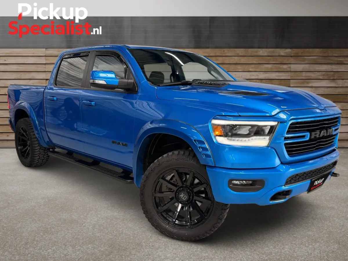 1500 5.7 V8 4x4 Crew Cab Big Horn , VERHOOGD , WIDE BODY , STUUR CARBON, OPEN UITLAAT