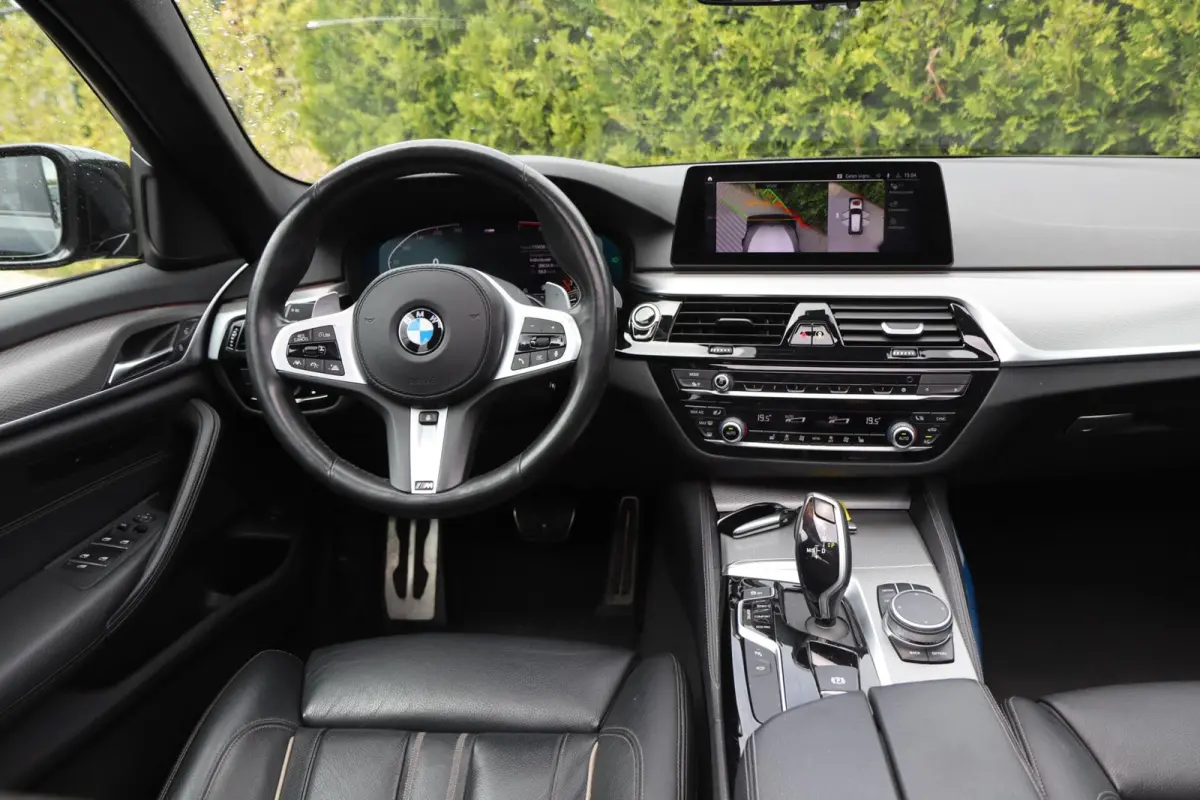 530i xDrive High Executive | PANO | HUD | ACC | 360° | ACHTERASBESTURING | DISPLAY KEY