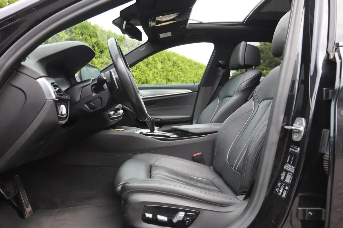 530i xDrive High Executive | PANO | HUD | ACC | 360° | ACHTERASBESTURING | DISPLAY KEY