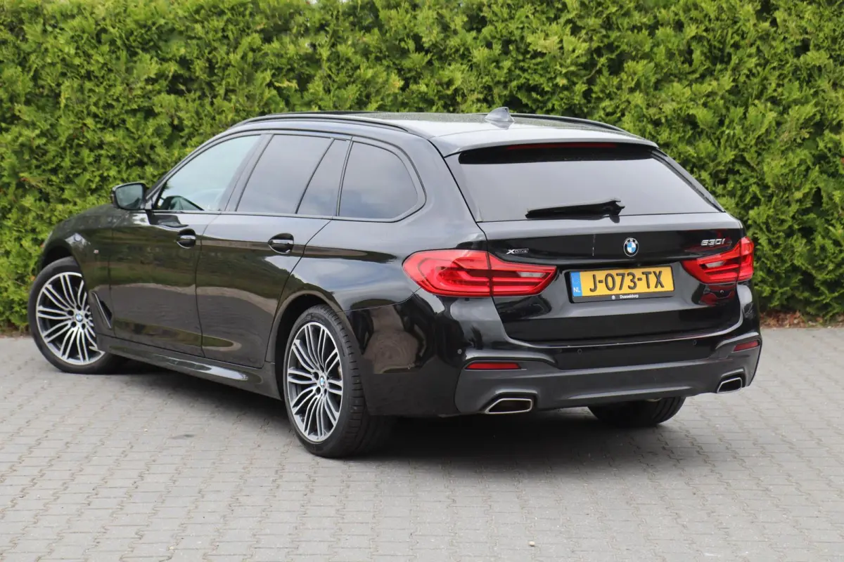 530i xDrive High Executive | PANO | HUD | ACC | 360° | ACHTERASBESTURING | DISPLAY KEY