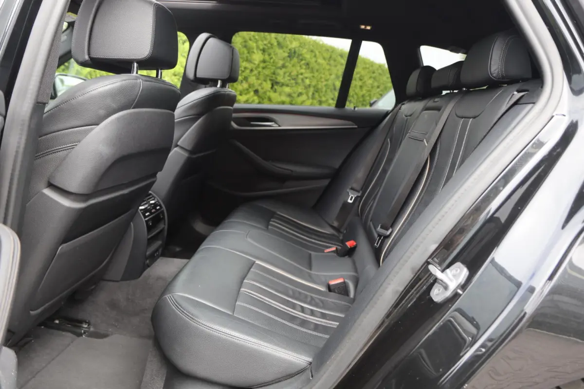 530i xDrive High Executive | PANO | HUD | ACC | 360° | ACHTERASBESTURING | DISPLAY KEY