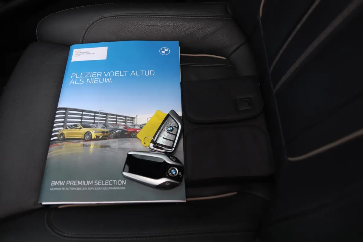 530i xDrive High Executive | PANO | HUD | ACC | 360° | ACHTERASBESTURING | DISPLAY KEY