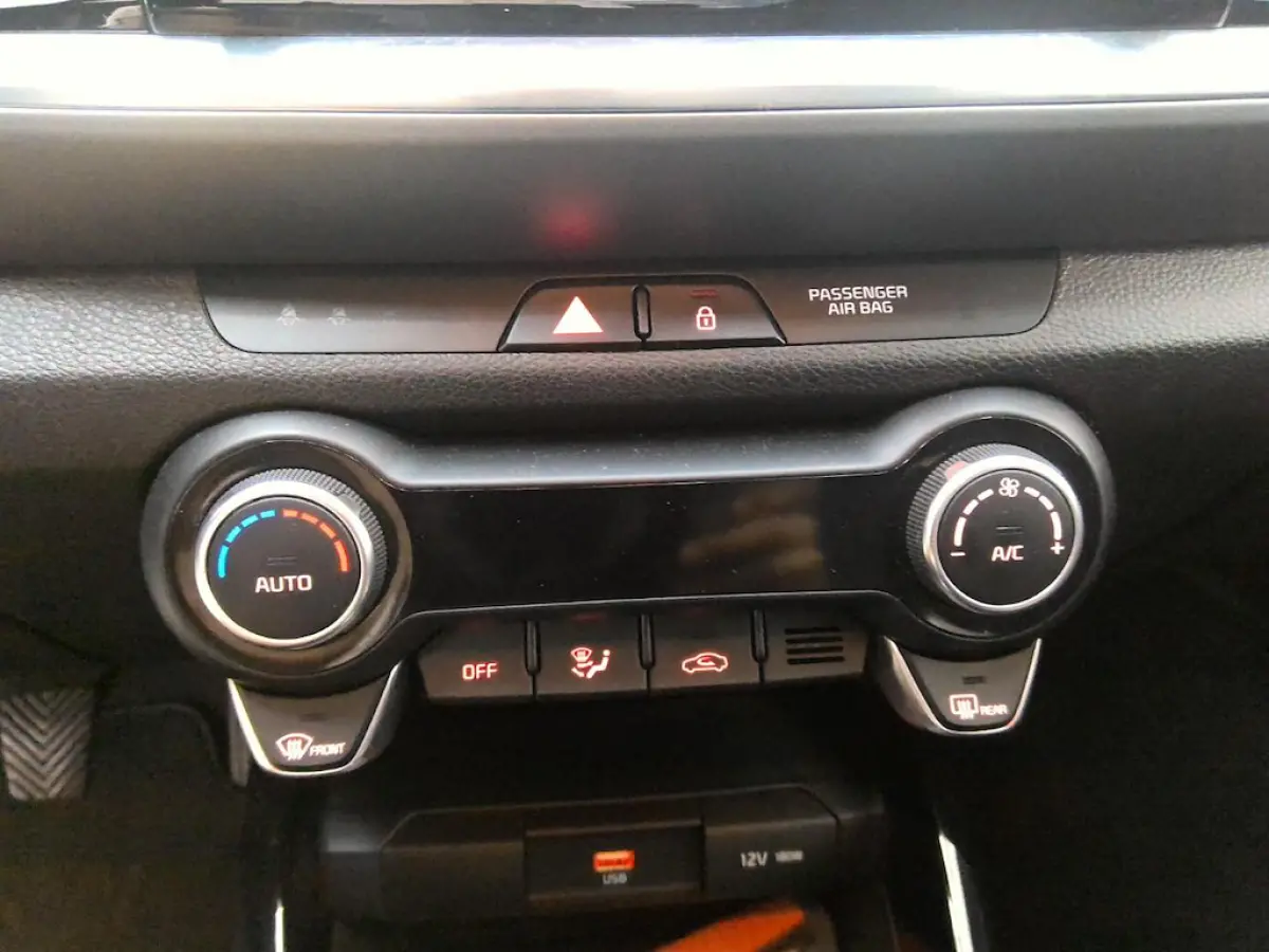 1.0 T-GDi MHEV ZOMER AKTIE !! DynamicPlusLine+Led+ecc+Navigatie+camera = SUPER PRIJS !!