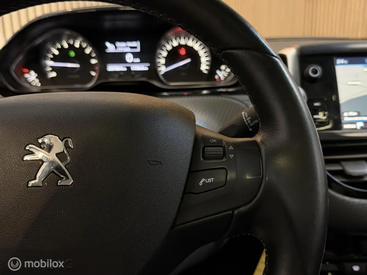 1.2 PureTech Allure PANO CARPLAY CAMERA CRUISE