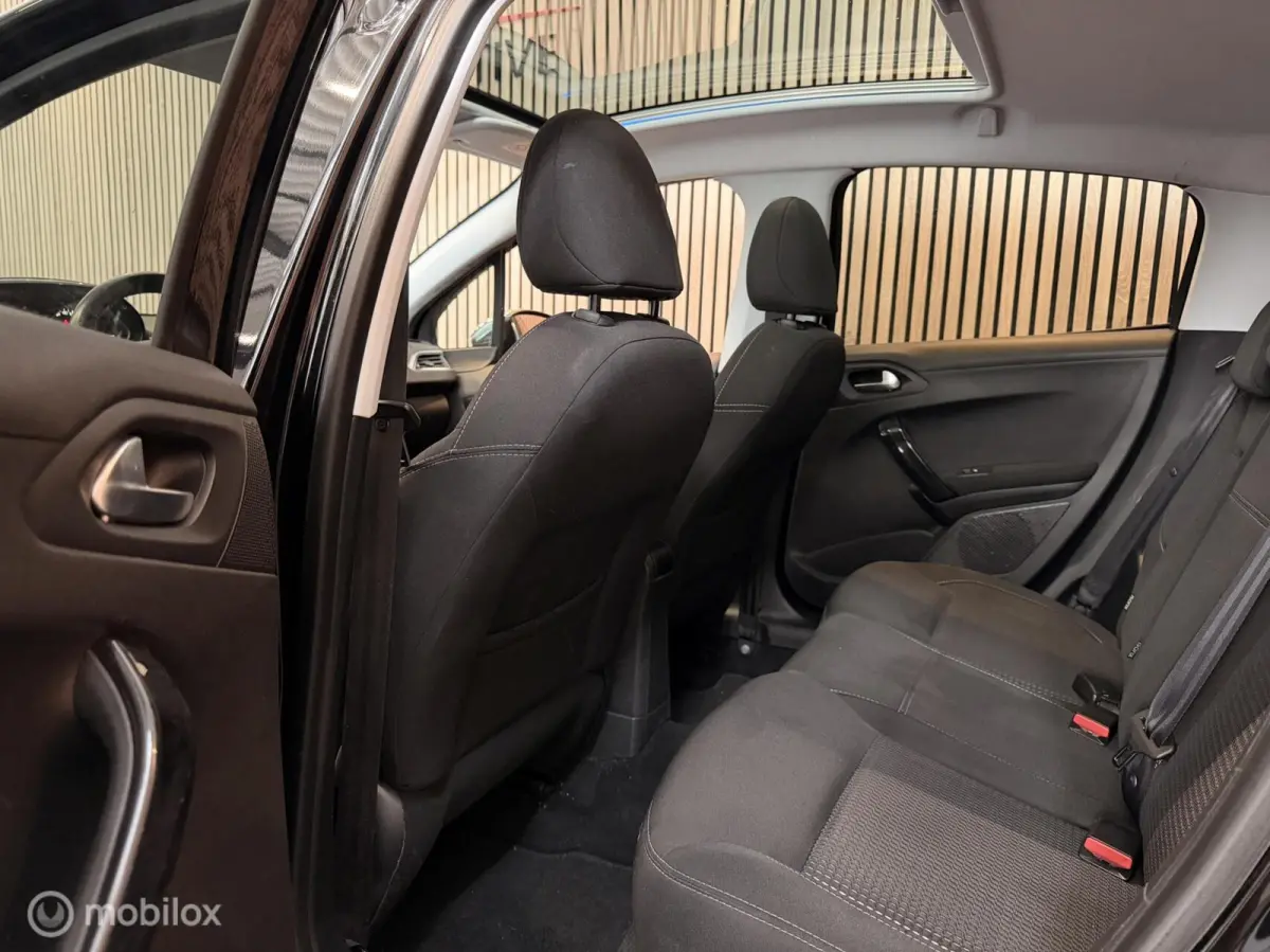 1.2 PureTech Allure PANO CARPLAY CAMERA CRUISE