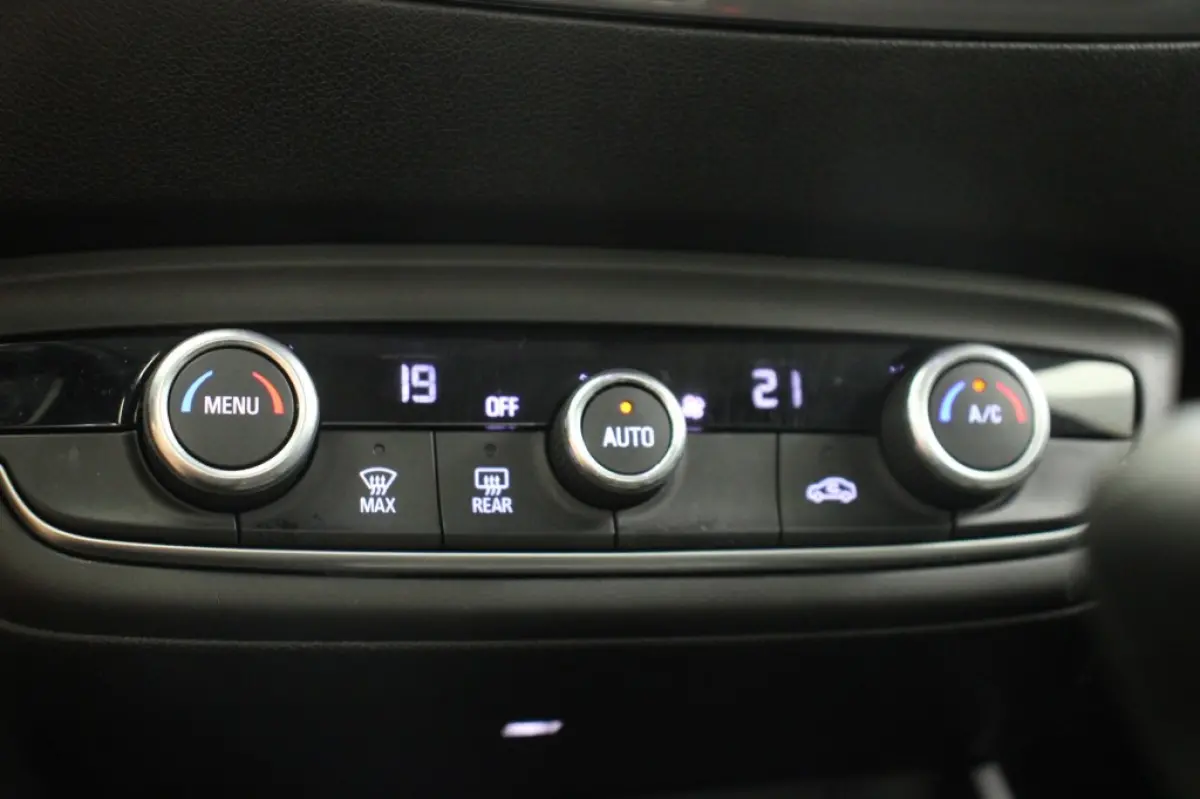 1.2 Turbo Innovation - Carplay, Cruise, Clima, Trekhaak