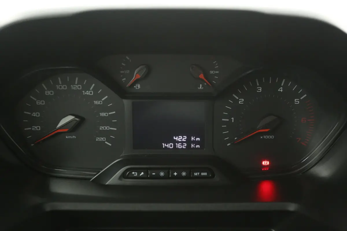 1.5 BlueHDI Premium | Marge | Airco | Cruise | Carplay | Trekhaak | Parkeersens.