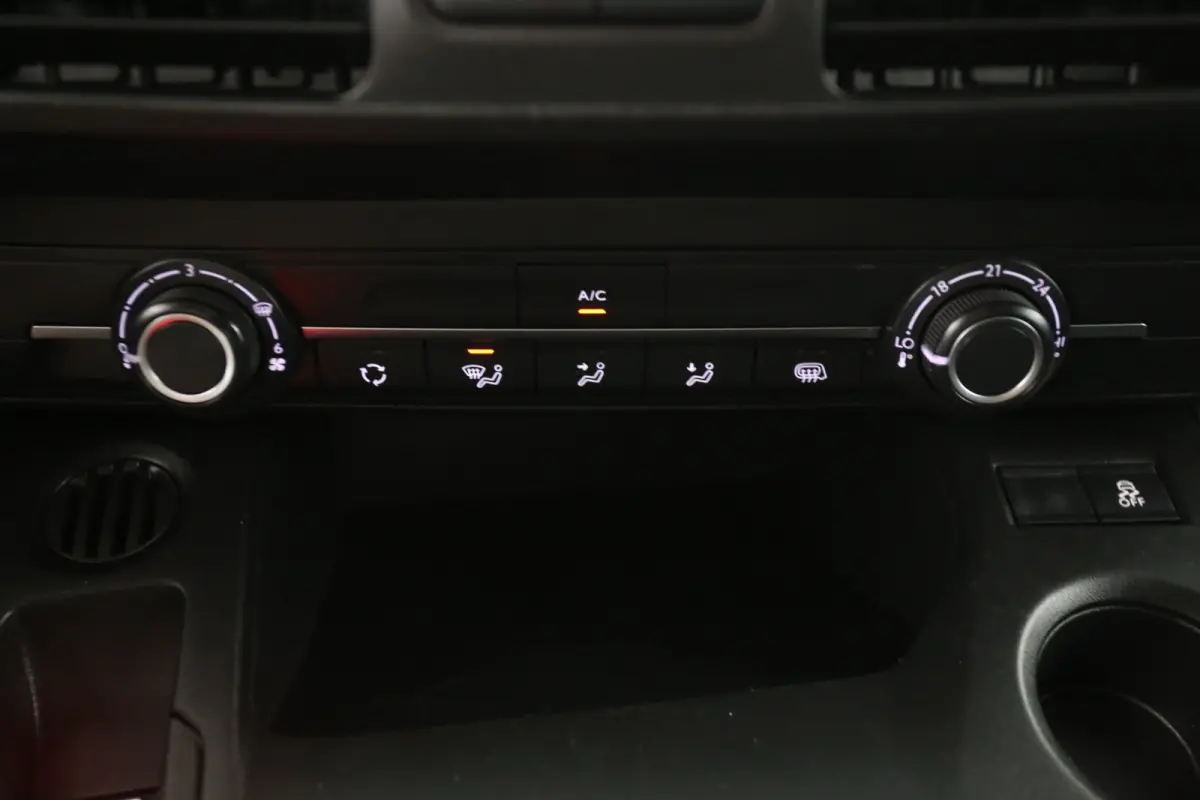 1.5 BlueHDI Premium | Marge | Airco | Cruise | Carplay | Trekhaak | Parkeersens.