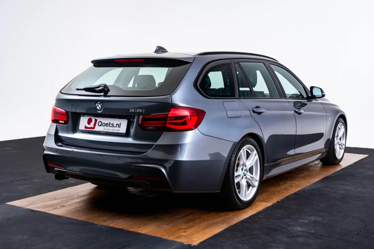 318i High Executive M-sport - Panoramadak - Leder - Camera - Navigatiesysteem Professional - HiFi System - Stoelverwarming