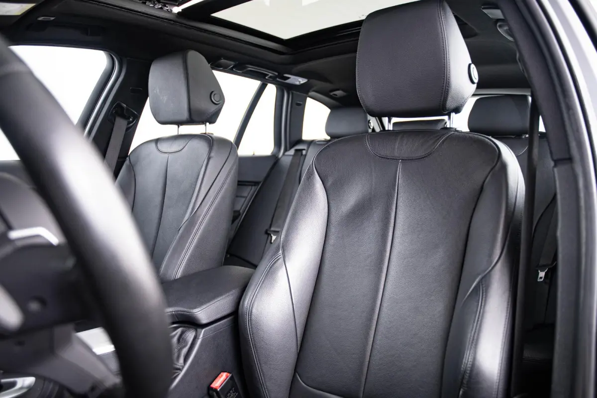 318i High Executive M-sport - Panoramadak - Leder - Camera - Navigatiesysteem Professional - HiFi System - Stoelverwarming