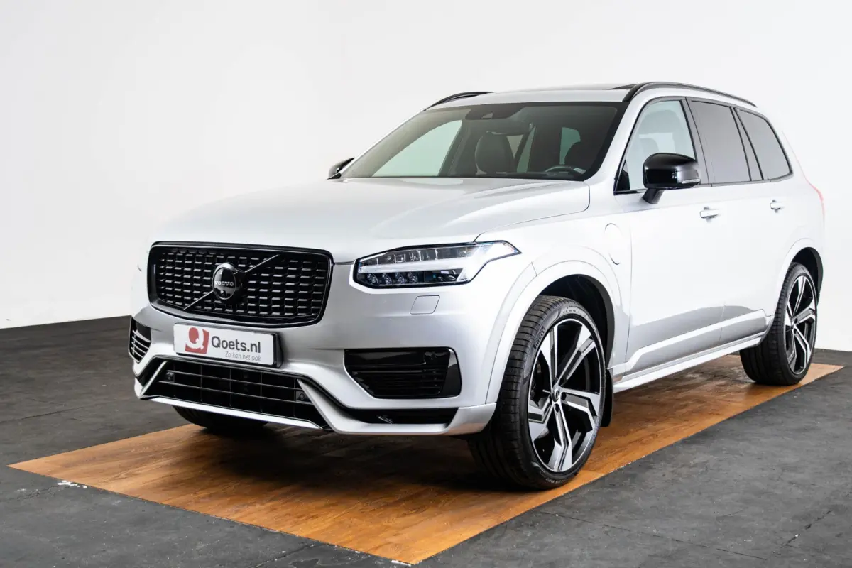 2.0 T8 Recharge AWD R-Design Panoramadak - Trekhaak - B&W - Luchtvering - Head up - achterbank verwarmd - Visual Park Assist - Parkeerverwarming met timer - Verwarmbaar stuurwiel -