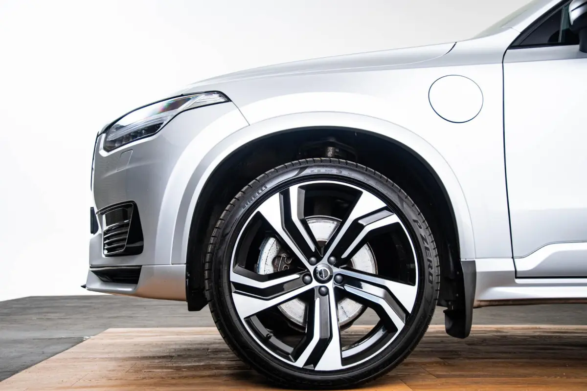 2.0 T8 Recharge AWD R-Design Panoramadak - Trekhaak - B&W - Luchtvering - Head up - achterbank verwarmd - Visual Park Assist - Parkeerverwarming met timer - Verwarmbaar stuurwiel -