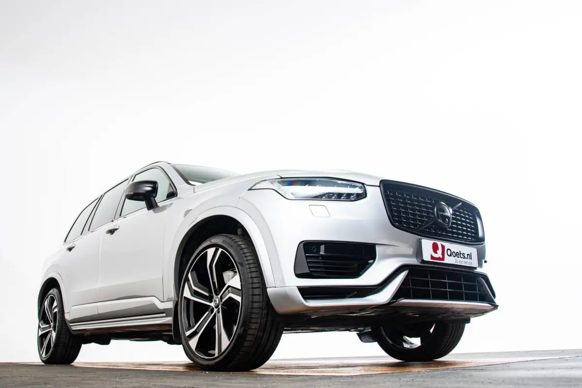 2.0 T8 Recharge AWD R-Design Panoramadak - Trekhaak - B&W - Luchtvering - Head up - achterbank verwarmd - Visual Park Assist - Parkeerverwarming met timer - Verwarmbaar stuurwiel -