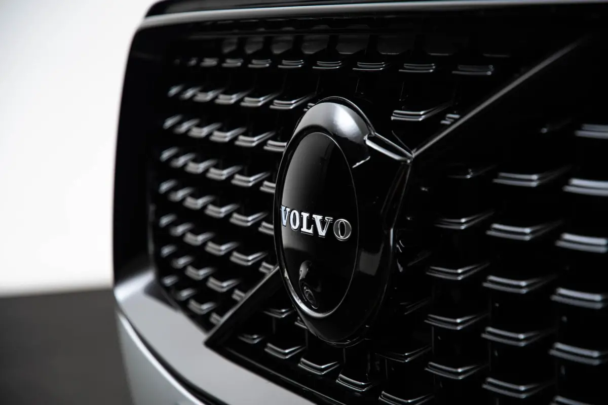 2.0 T8 Recharge AWD R-Design Panoramadak - Trekhaak - B&W - Luchtvering - Head up - achterbank verwarmd - Visual Park Assist - Parkeerverwarming met timer - Verwarmbaar stuurwiel -