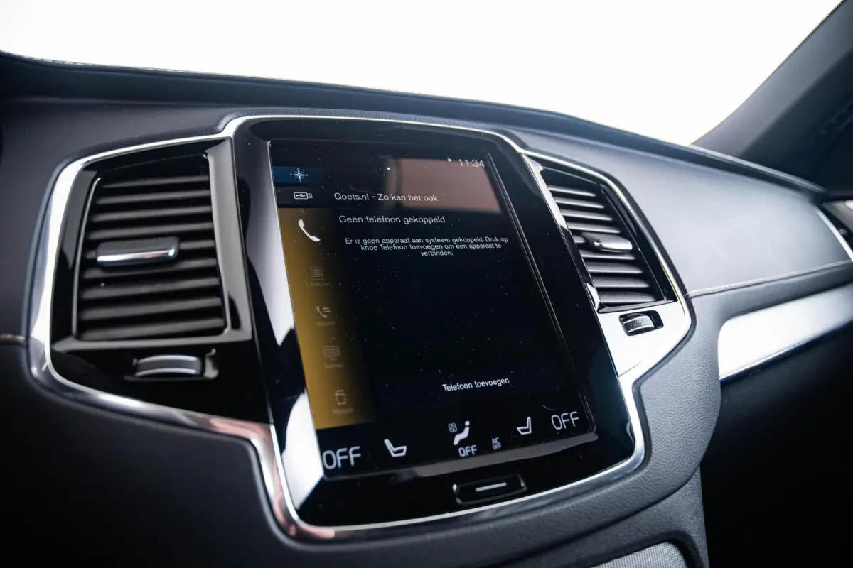 2.0 T8 Recharge AWD R-Design Panoramadak - Trekhaak - B&W - Luchtvering - Head up - achterbank verwarmd - Visual Park Assist - Parkeerverwarming met timer - Verwarmbaar stuurwiel -
