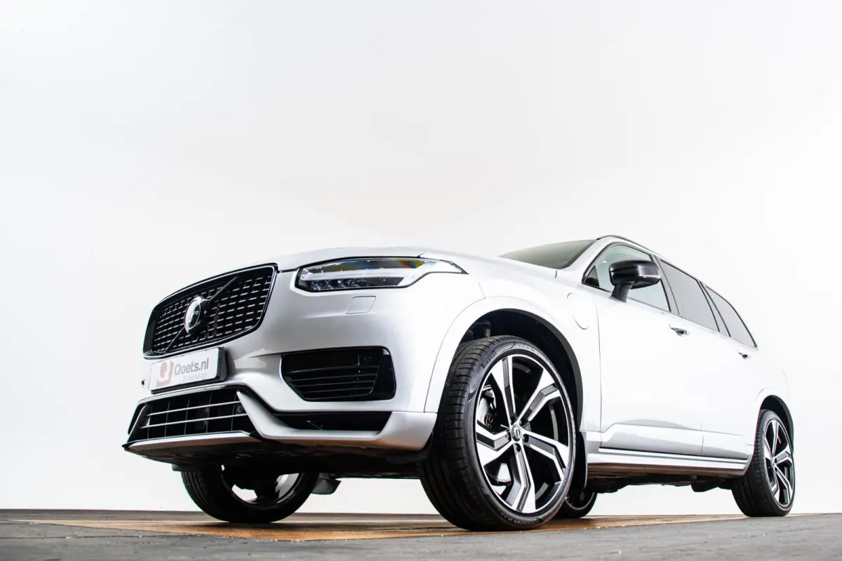 2.0 T8 Recharge AWD R-Design Panoramadak - Trekhaak - B&W - Luchtvering - Head up - achterbank verwarmd - Visual Park Assist - Parkeerverwarming met timer - Verwarmbaar stuurwiel -
