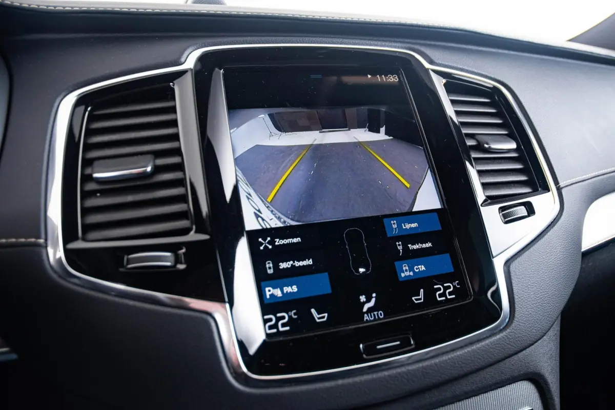 2.0 T8 Recharge AWD R-Design Panoramadak - Trekhaak - B&W - Luchtvering - Head up - achterbank verwarmd - Visual Park Assist - Parkeerverwarming met timer - Verwarmbaar stuurwiel -