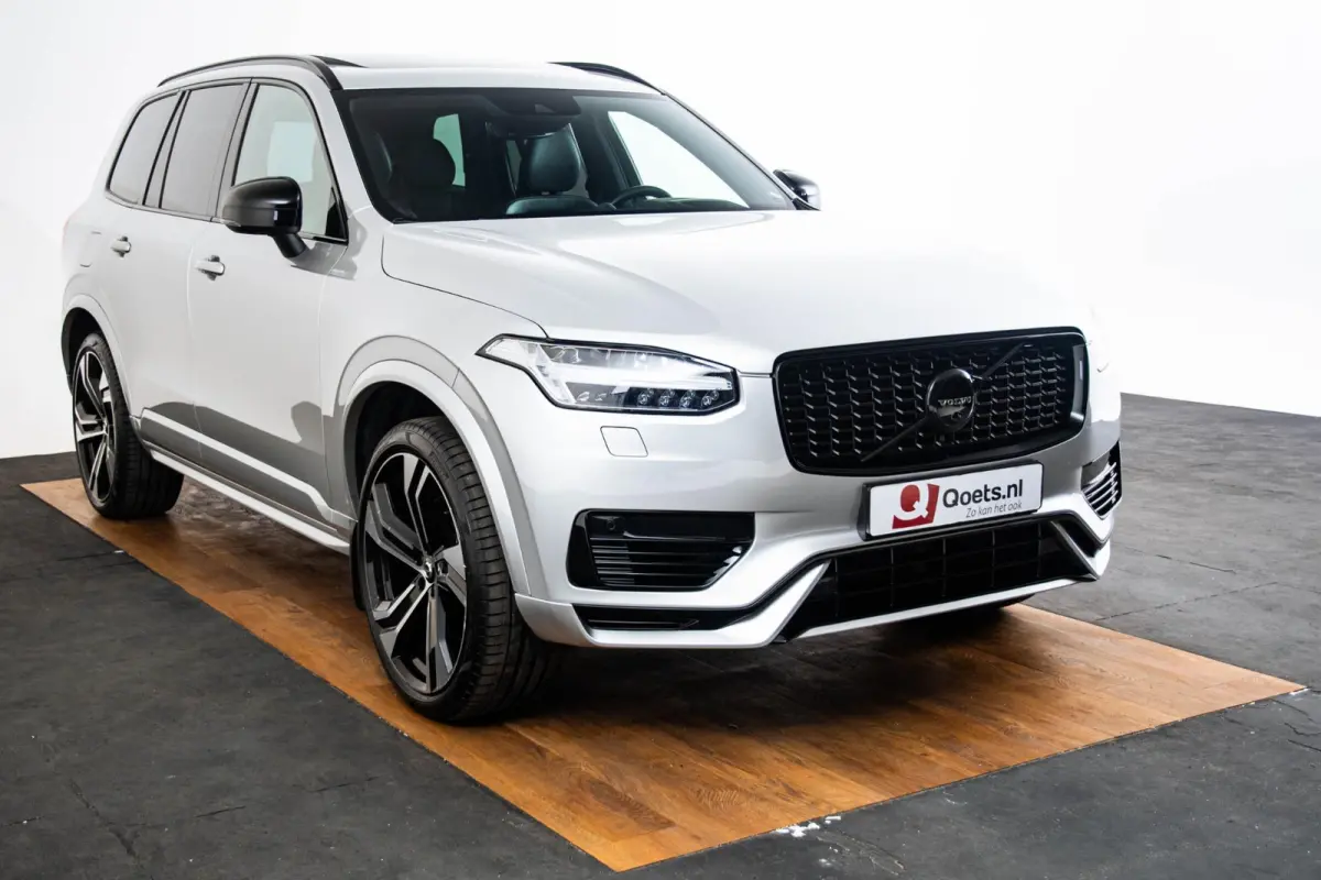 2.0 T8 Recharge AWD R-Design Panoramadak - Trekhaak - B&W - Luchtvering - Head up - achterbank verwarmd - Visual Park Assist - Parkeerverwarming met timer - Verwarmbaar stuurwiel -