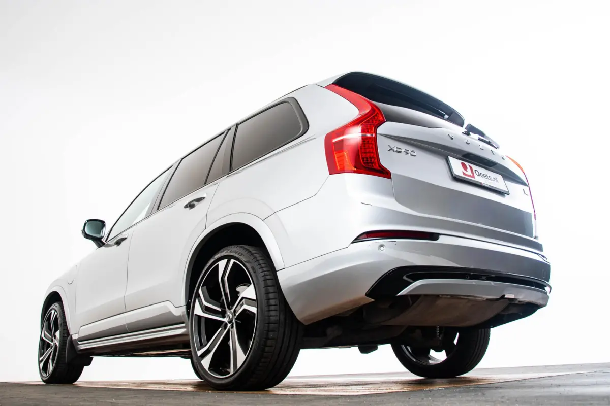 2.0 T8 Recharge AWD R-Design Panoramadak - Trekhaak - B&W - Luchtvering - Head up - achterbank verwarmd - Visual Park Assist - Parkeerverwarming met timer - Verwarmbaar stuurwiel -