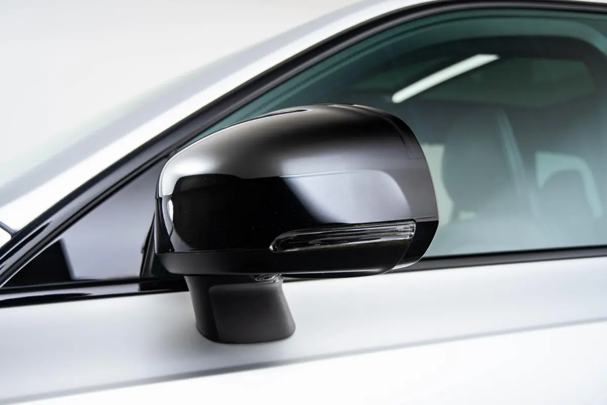 2.0 T8 Recharge AWD R-Design Panoramadak - Trekhaak - B&W - Luchtvering - Head up - achterbank verwarmd - Visual Park Assist - Parkeerverwarming met timer - Verwarmbaar stuurwiel -