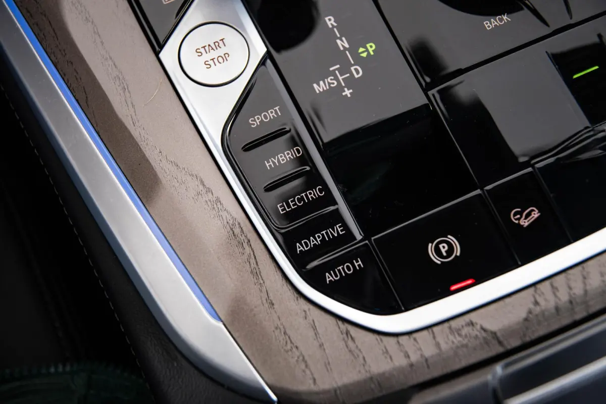 xDrive45e Driving Assistant Professional - Harman kardon - Head up - BMW Laserlight - Comfort Access - Warmte Comfort Pack - Comfortstoelen - Akoestische ramen - Parking Assistant Plus -