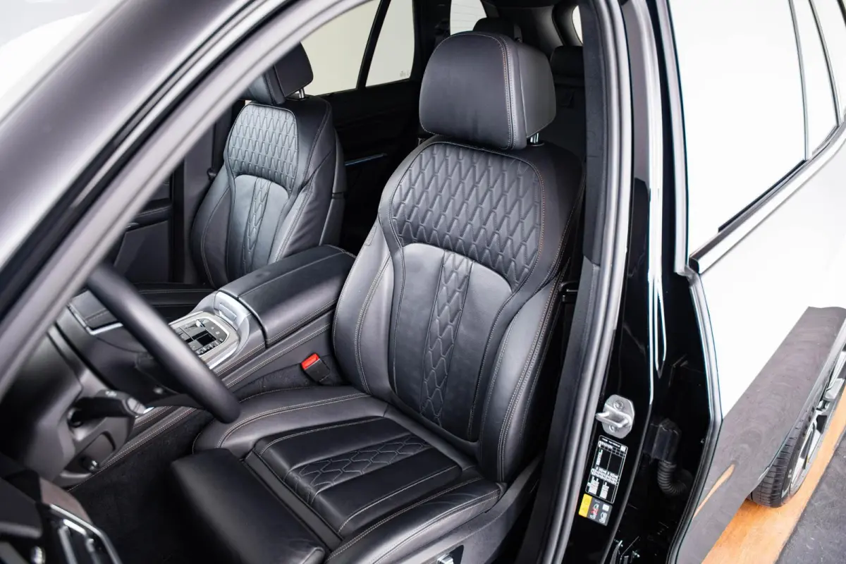 xDrive45e Driving Assistant Professional - Harman kardon - Head up - BMW Laserlight - Comfort Access - Warmte Comfort Pack - Comfortstoelen - Akoestische ramen - Parking Assistant Plus -
