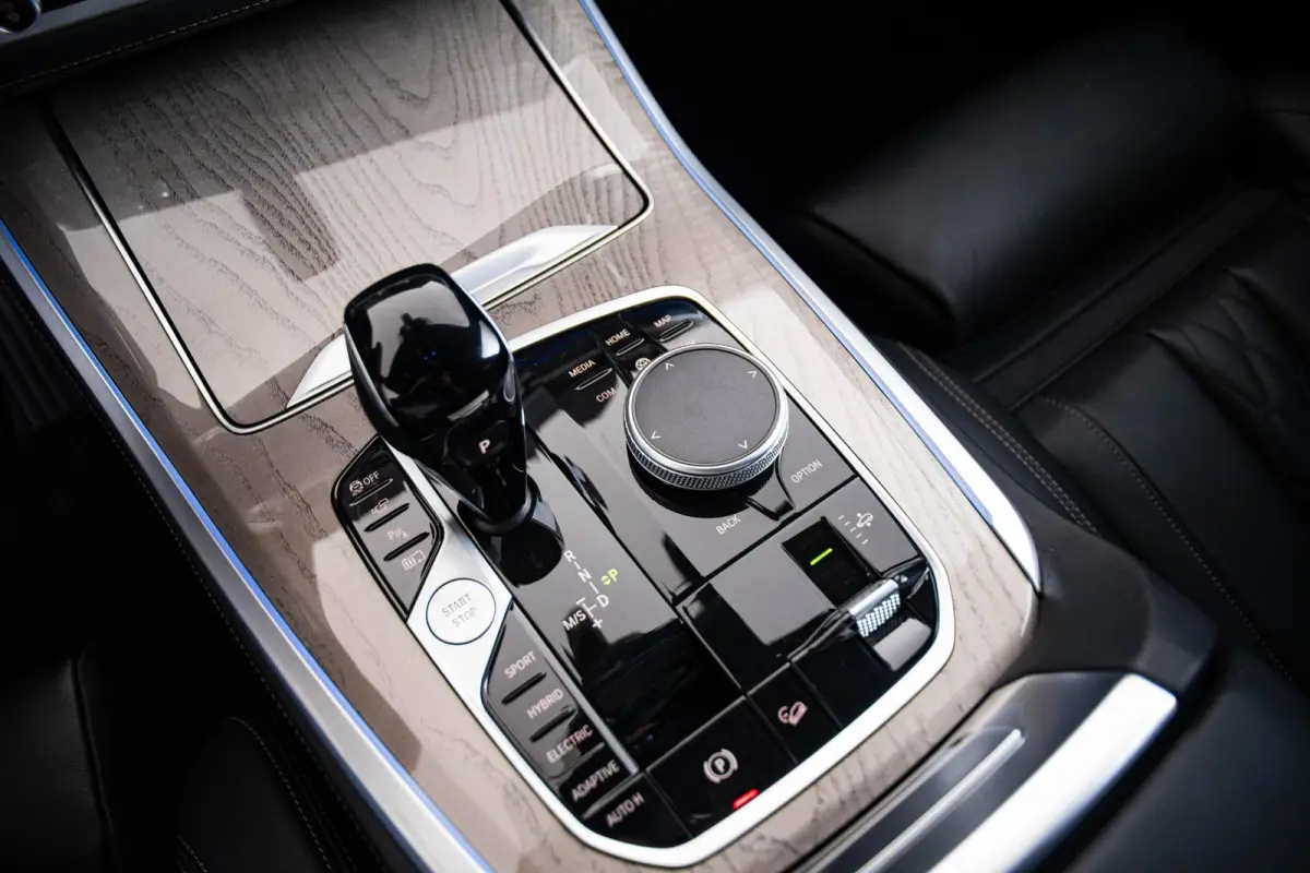 xDrive45e Driving Assistant Professional - Harman kardon - Head up - BMW Laserlight - Comfort Access - Warmte Comfort Pack - Comfortstoelen - Akoestische ramen - Parking Assistant Plus -