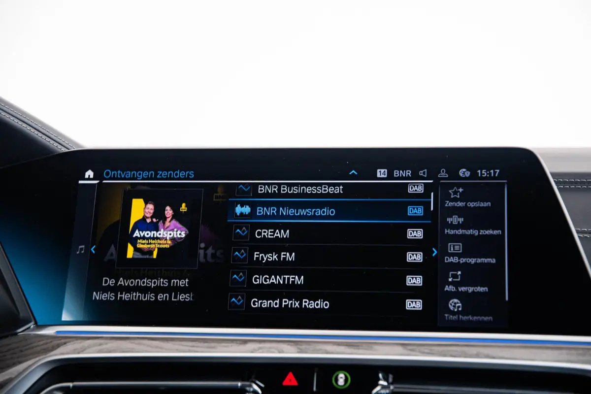 xDrive45e Driving Assistant Professional - Harman kardon - Head up - BMW Laserlight - Comfort Access - Warmte Comfort Pack - Comfortstoelen - Akoestische ramen - Parking Assistant Plus -